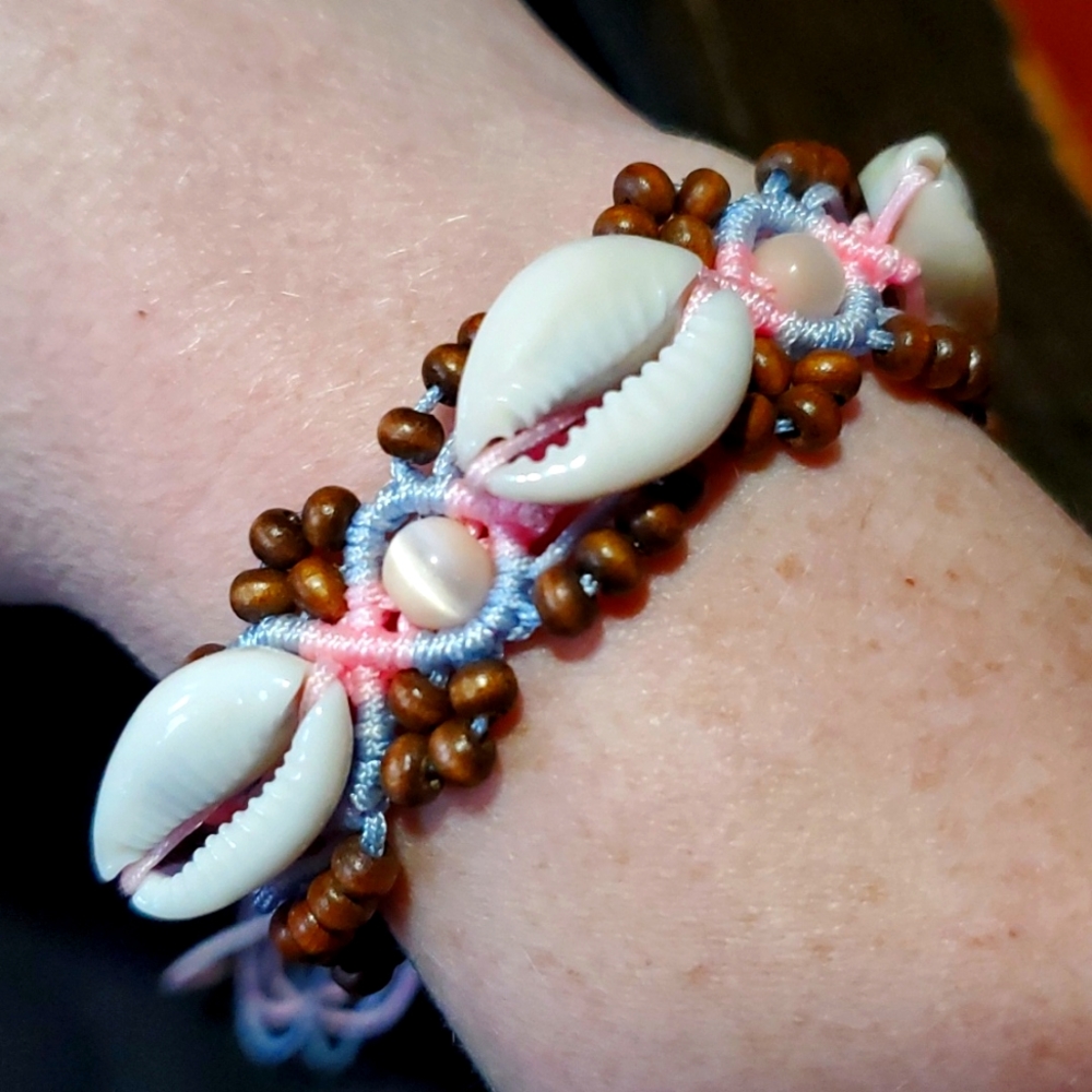 Handmade Cowrie Shell Macrame Bracelet